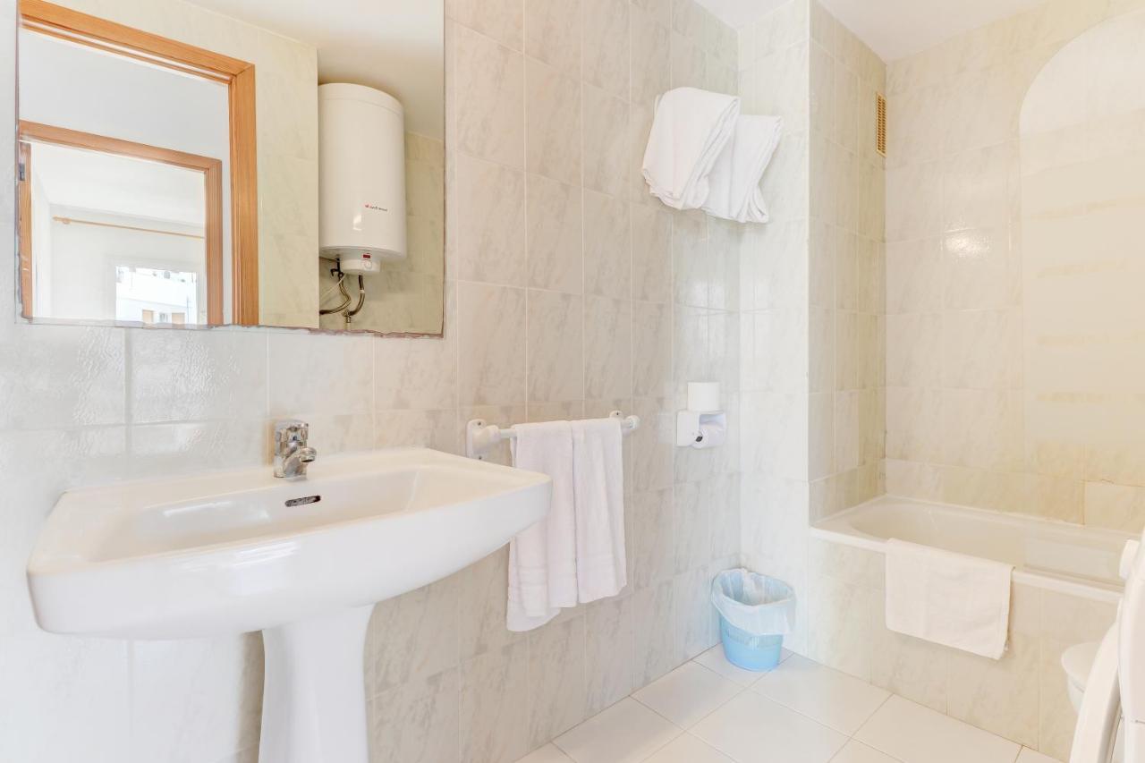 Apartamentos Llevant Port de Pollenca Luaran gambar