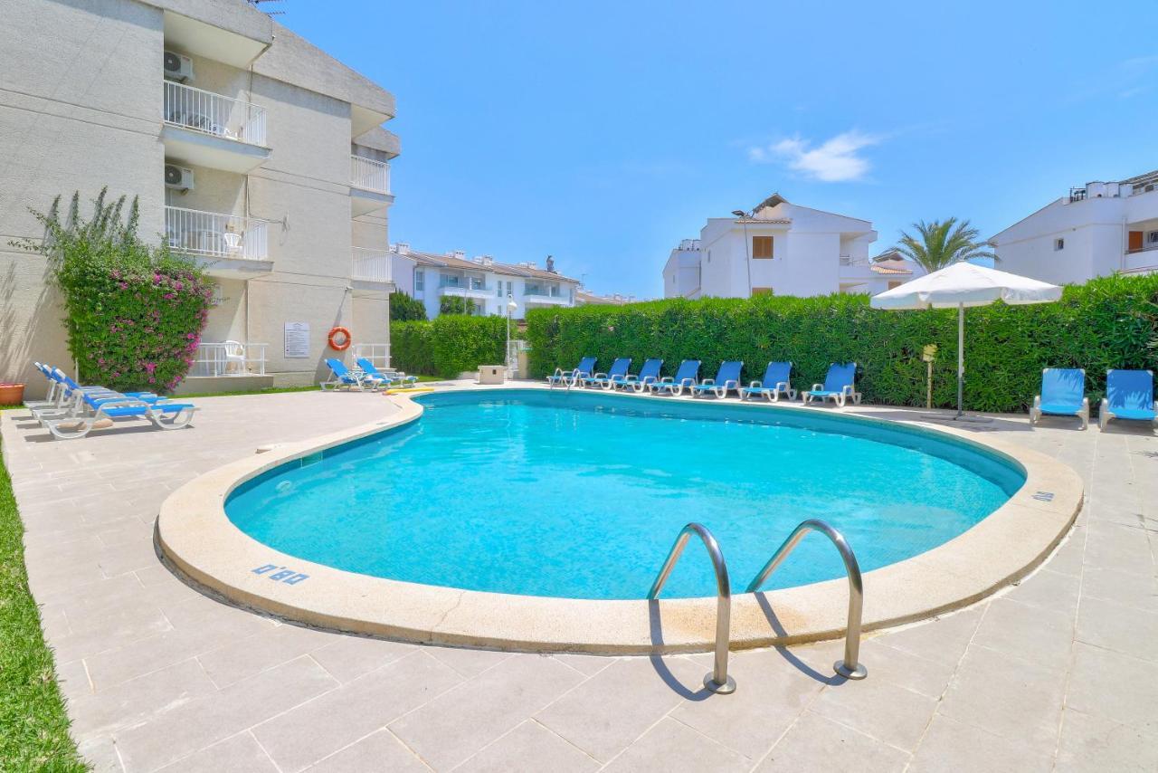 Apartamentos Llevant Port de Pollenca Luaran gambar