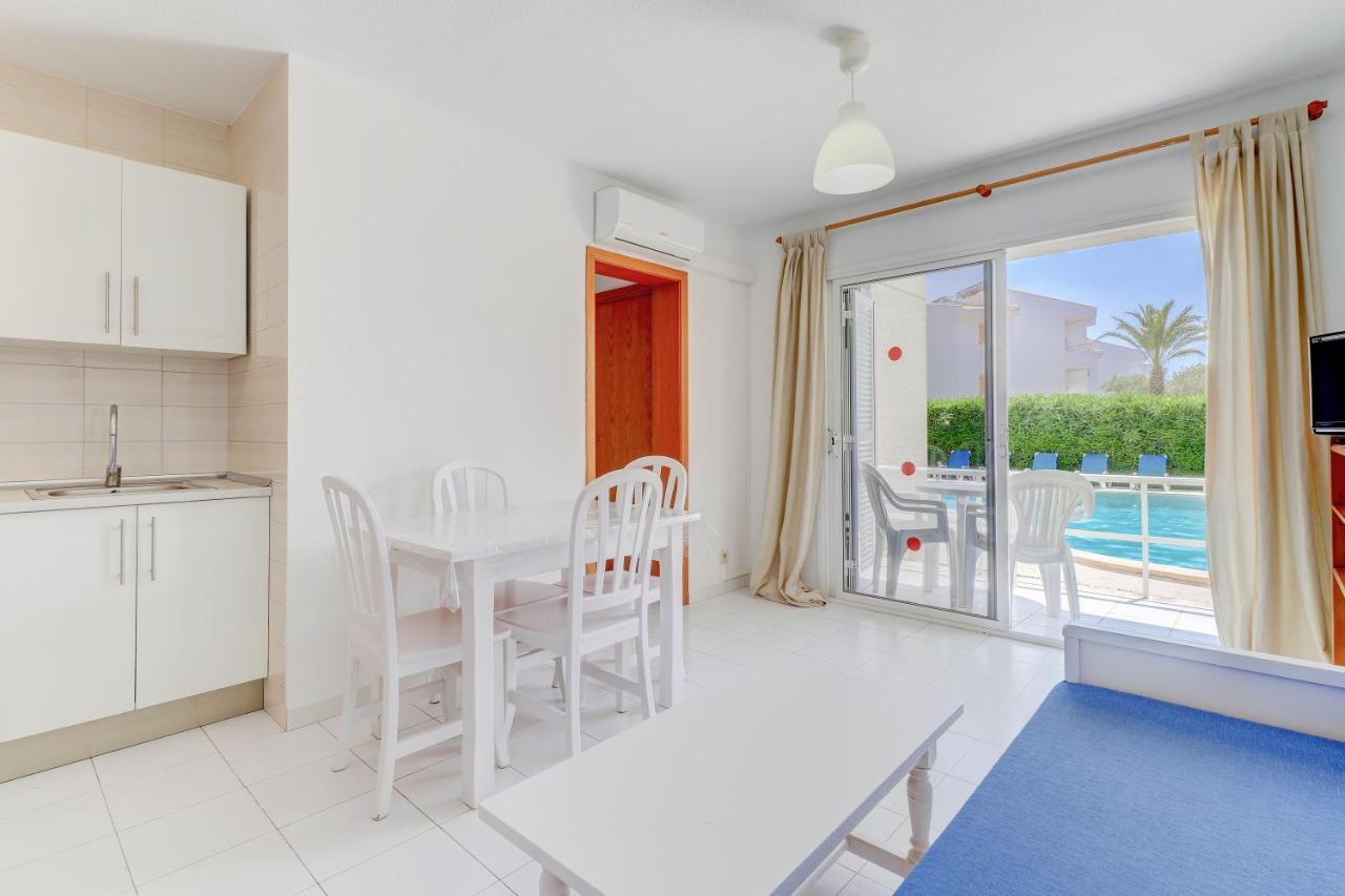 Apartamentos Llevant Port de Pollenca Luaran gambar