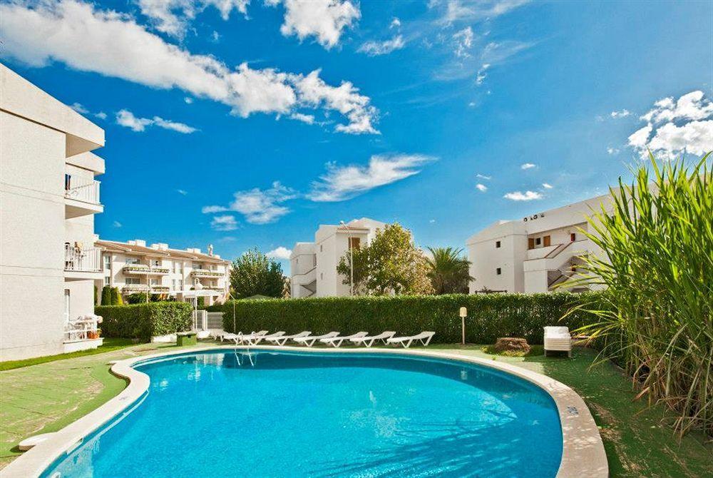 Apartamentos Llevant Port de Pollenca Luaran gambar