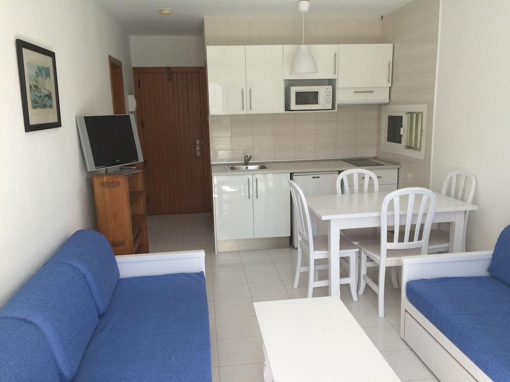 Apartamentos Llevant Port de Pollenca Luaran gambar